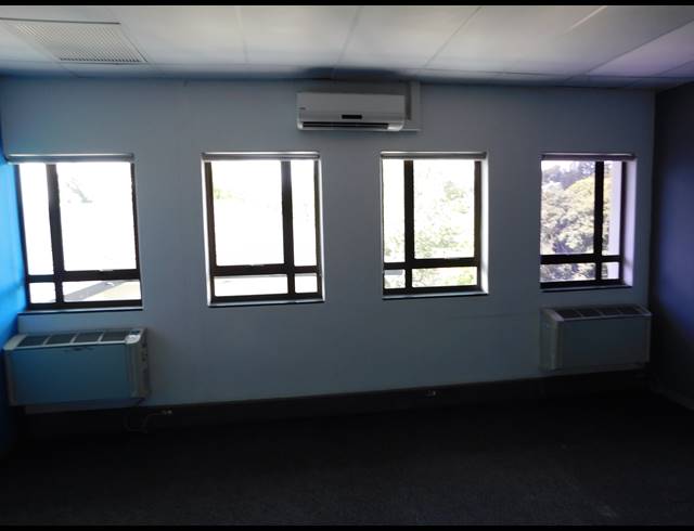 724M² OFFICE TO LET IN HYDE PARK